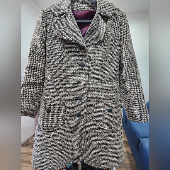 Coat - Picture 9 of 9